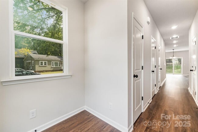 Foto del edificio - 3719 Davis Ave