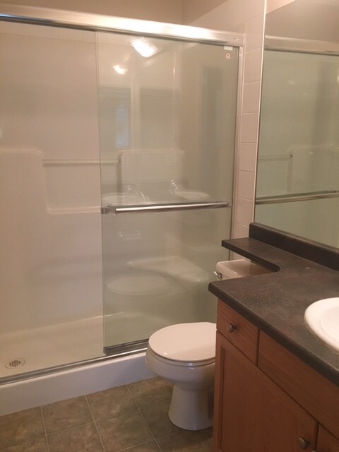 Photo du bâtiment - 2 Bed 1.5 Bath Unit in Edmonton, AB