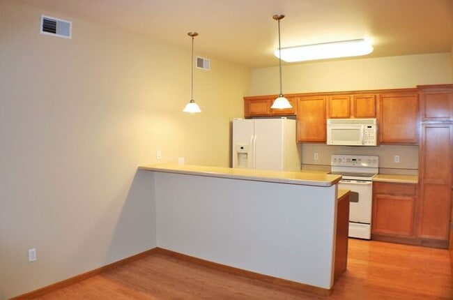 Building Photo - $1,300 | 2 Bedroom, 2 Bathroom Condo | Pet...