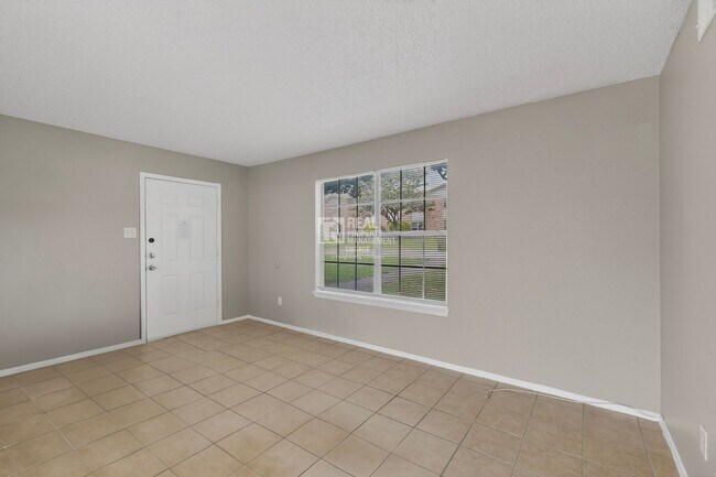 Foto del edificio - 8024 Cambridge Cir