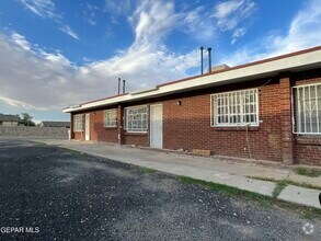 Building Photo - 3812 Hayes Ave