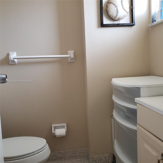 Building Photo - 410 SE 2nd St