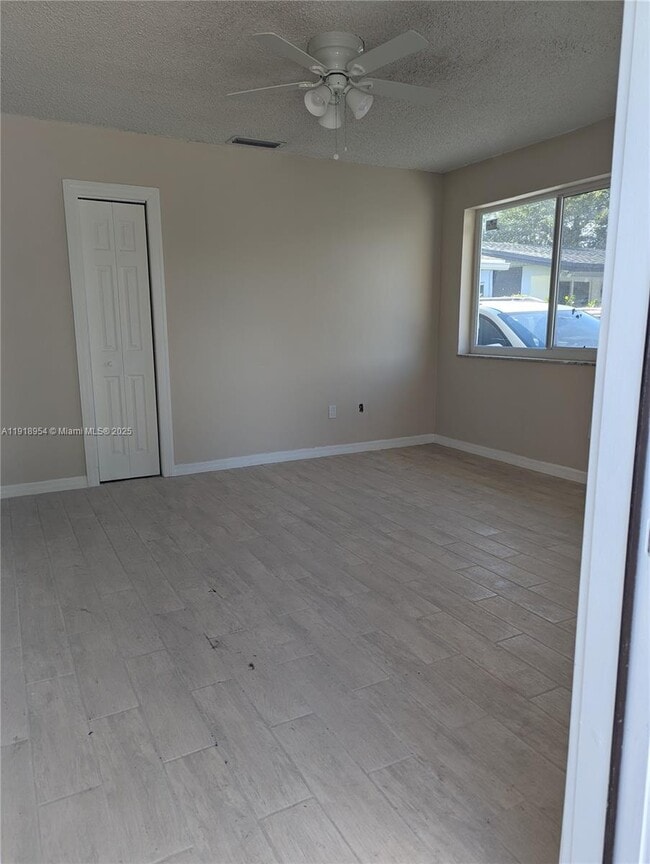 Foto del edificio - 1908 NW 17th St