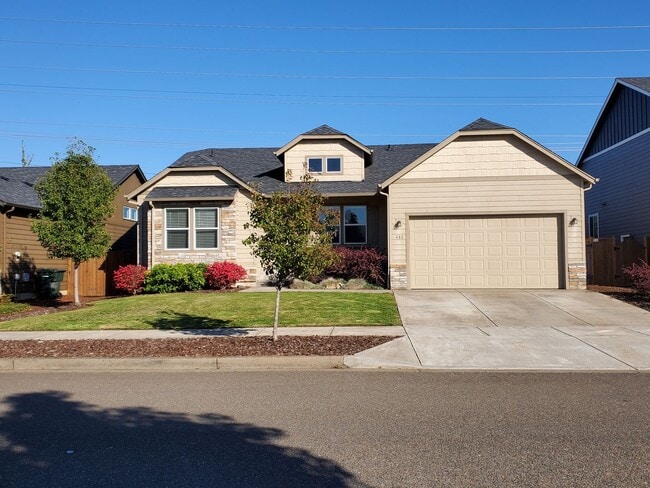 Foto del edificio - Must See Craftsman Style Home in Desirable West Salem Neighborhood