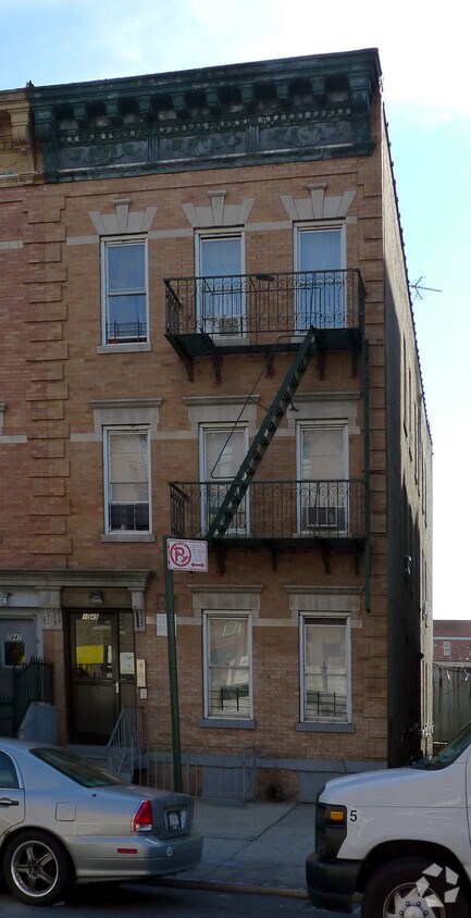 Foto del edificio - 1049 Rogers Ave