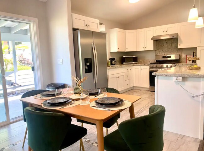 Building Photo - 16-2062-2062 Silversword Dr