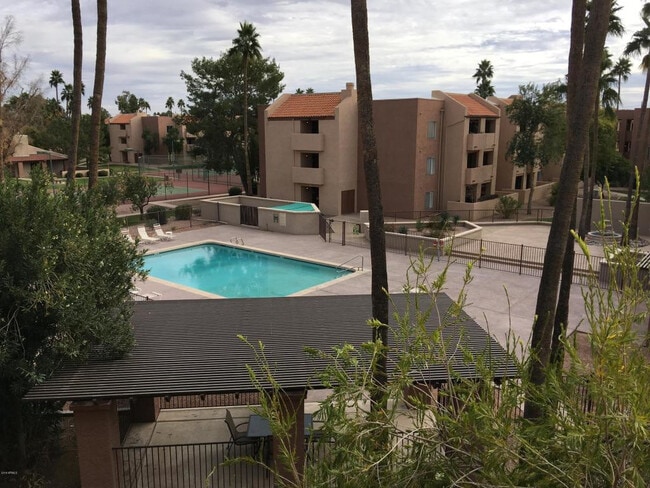 Building Photo - Los Racimos Condominiums