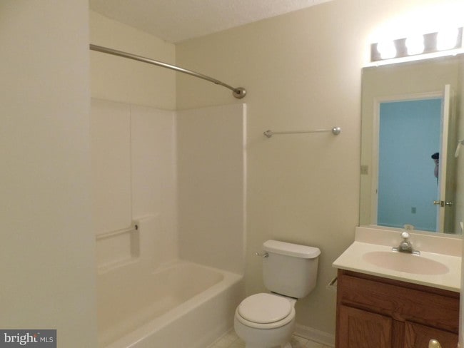 Building Photo - 112 Sutton Ct