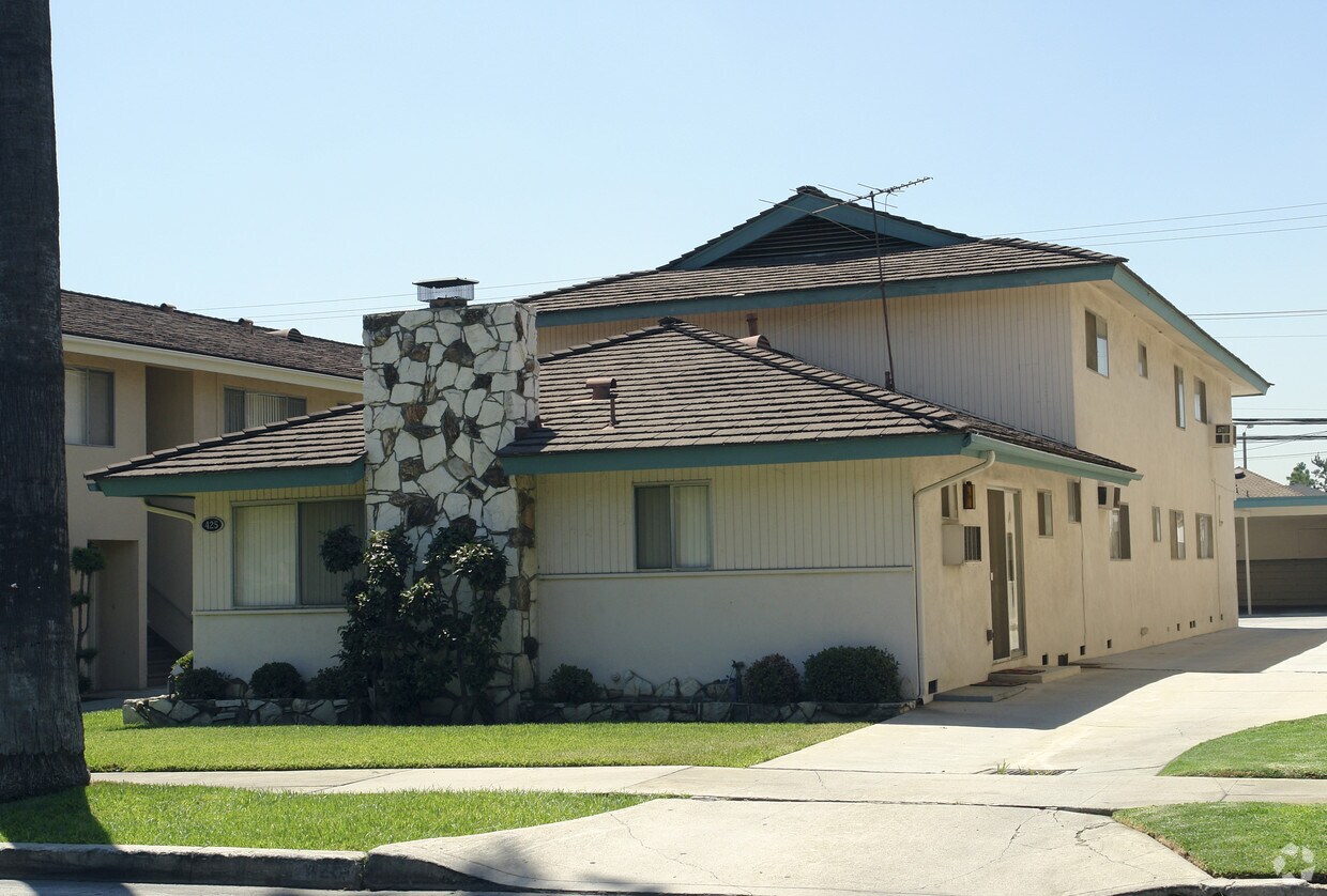 Building Photo - 425 N Stoneman Ave