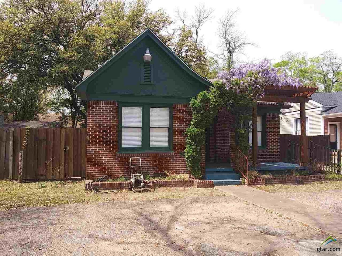 Primary Photo - 631 S Vine Ave