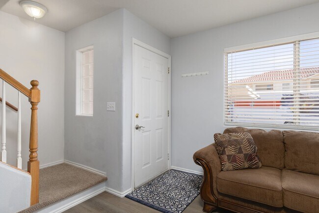Foto del edificio - Scenic View Community two-story townhouse ...