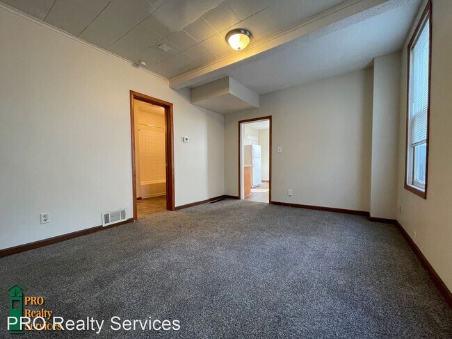 Building Photo - 3 br, 1 bath House - 558 Western Ave N