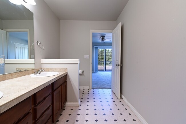 Building Photo - 321 Hardie Ave NW