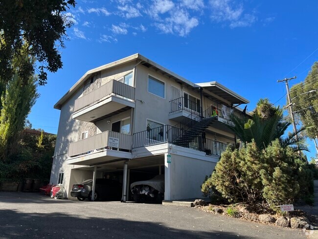 Building Photo - 2279 Cuadra Ct