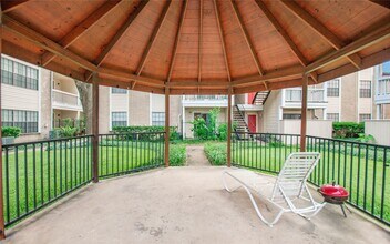 Building Photo - 2750 Holly Hall St