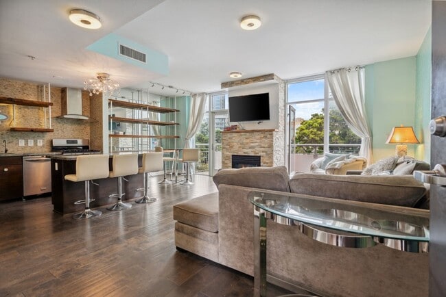 Building Photo - Modern 2-Bedroom Condo with Premium Amenit...