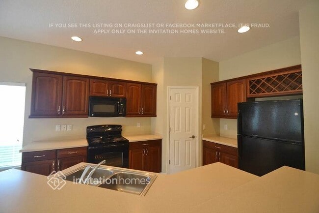 Foto del edificio - 9342 Beaufort Ct