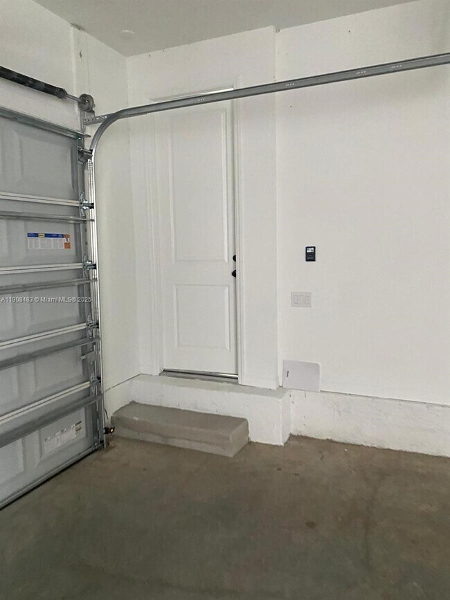 Foto del edificio - 2952 Embark Trl