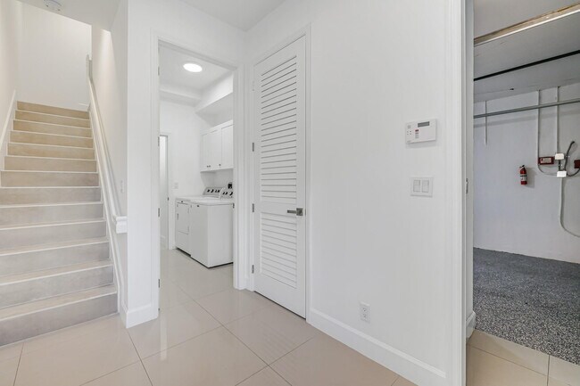 Foto del edificio - 456 NW 41st St