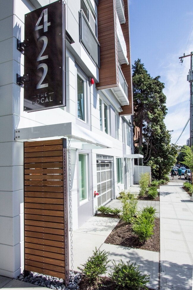 Building Photo - The Local 422
