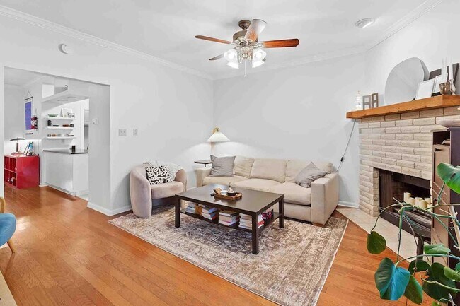 Foto del edificio - 1307 Kinney Ave