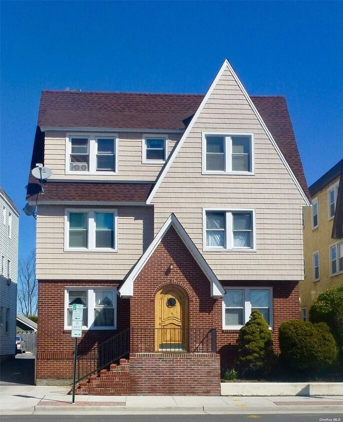 Maple - 243 Maple Ave