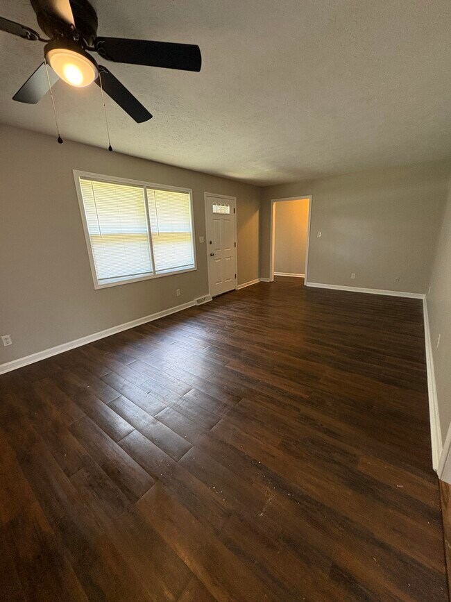 Foto del edificio - 5030 Benton Rd