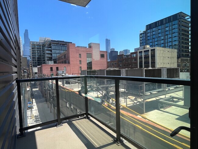 LARGE Balcony - 757 N Orleans St