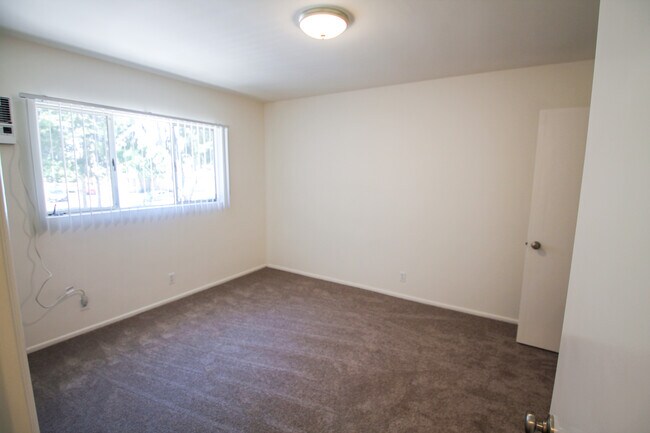 Foto del edificio - 5347 Vantage Ave