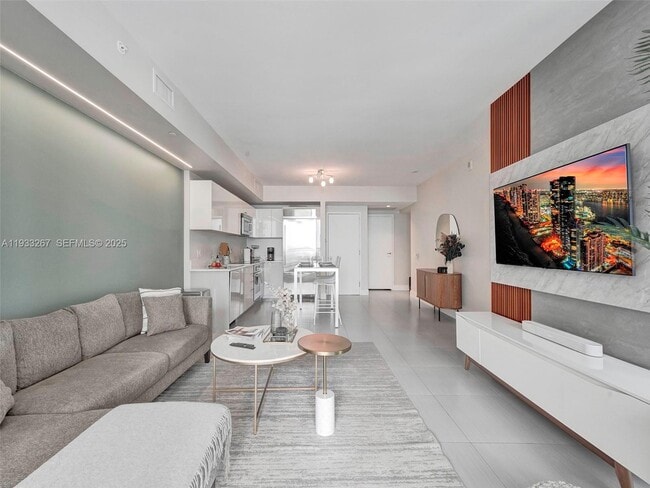 Building Photo - 1300 Brickell Bay Dr