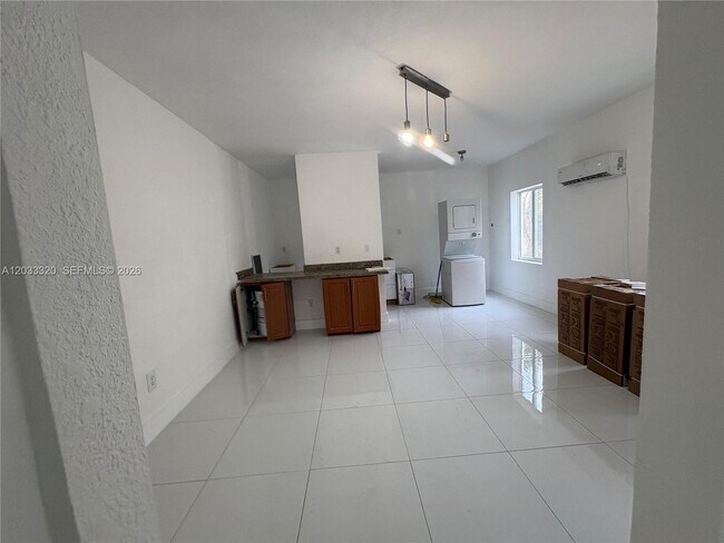 Foto del edificio - 7920 Harding Ave