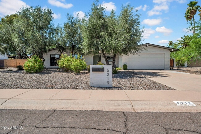 Building Photo - 5219 E Winchcomb Dr