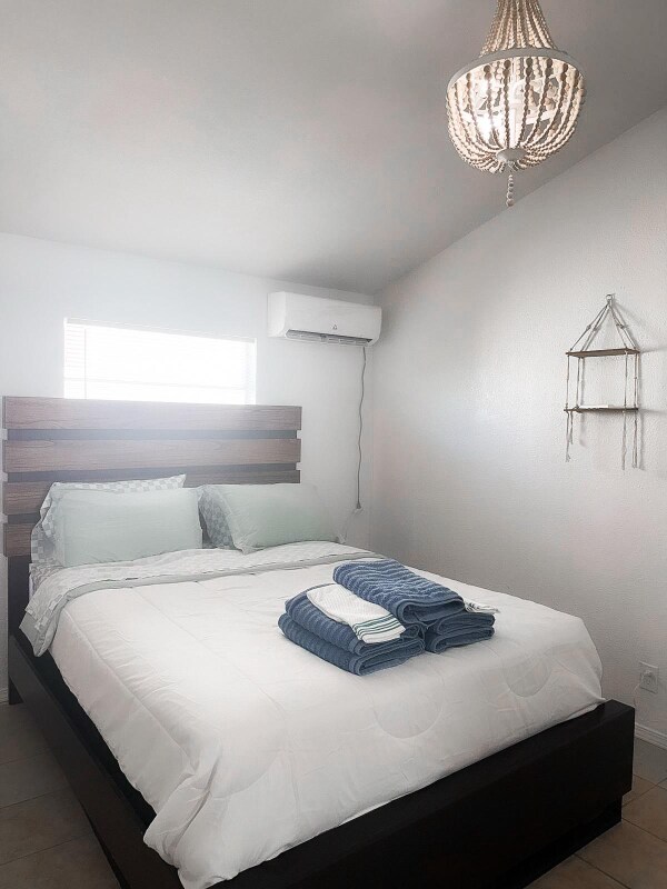 Foto principal - 107 E Venus Ln