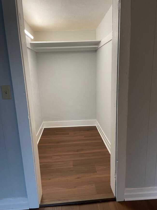 Building Photo - 122-124 E High Street