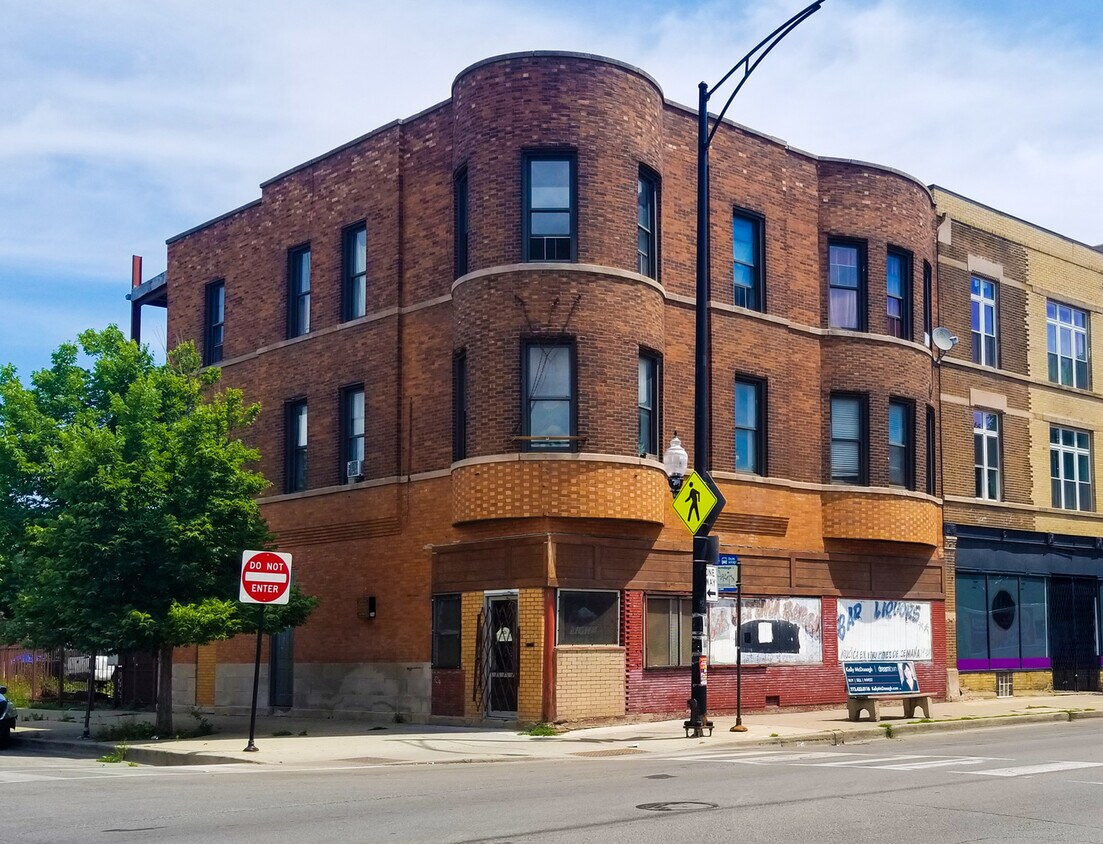 3534 W Armitage Ave Unit 2E, Chicago, IL 60647 Room for Rent in