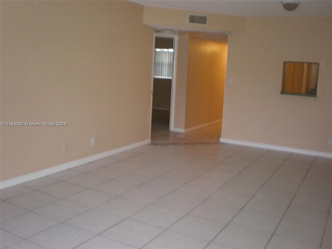 Foto del edificio - 7920 N Colony Cir