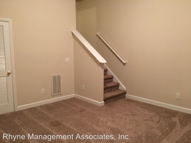 Building Photo - 3 br, 3.5 bath Apartment - 827 Genford Court