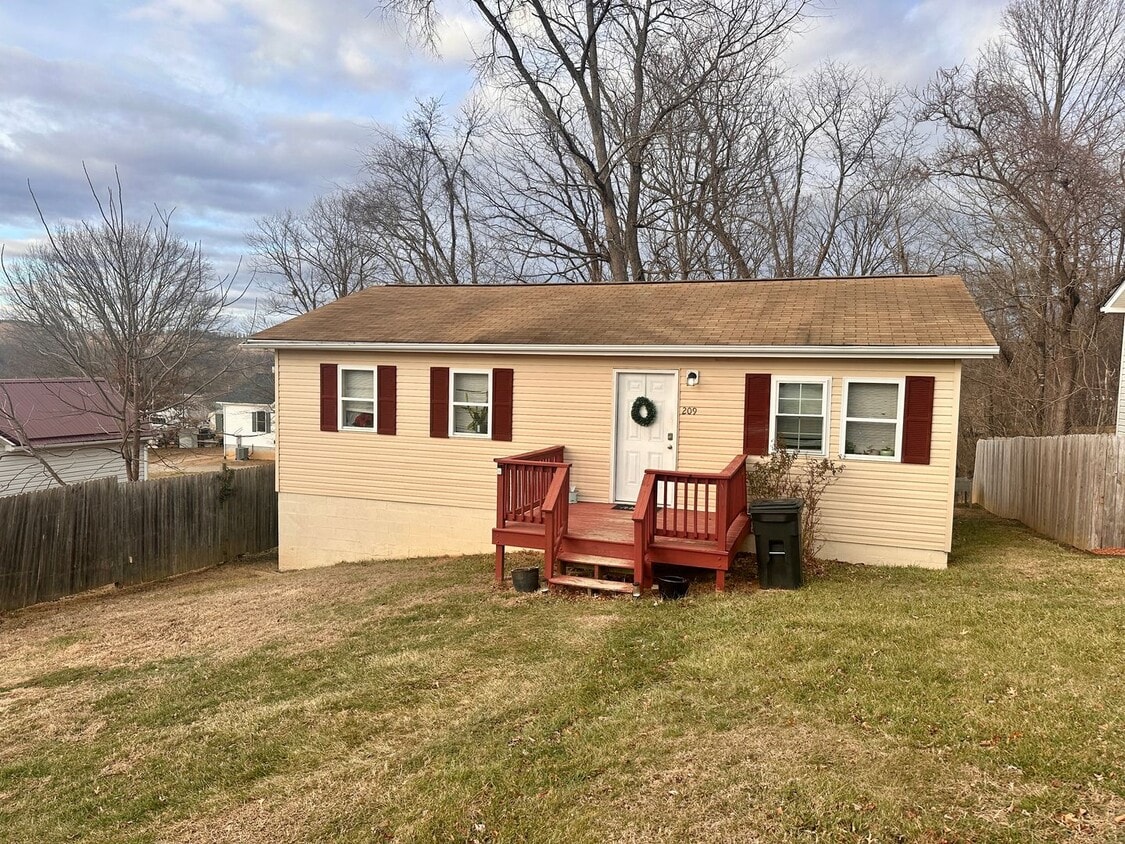 Charming Home in Radford - Charming Home in Radford