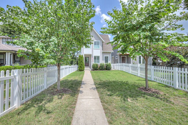 Foto del edificio - Luxurious 4BR Home Close to 12 South