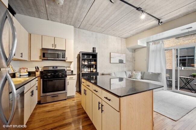 Foto del edificio - 630 N Franklin St