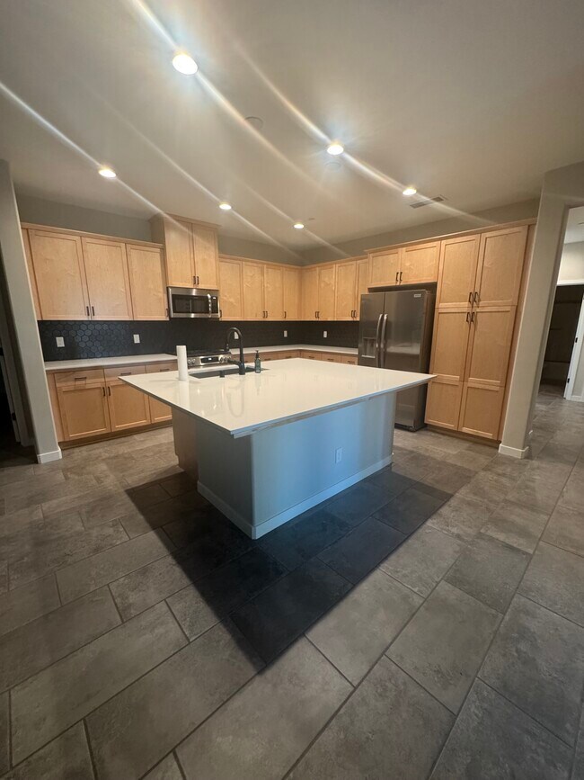 Building Photo - 850 Livio Way