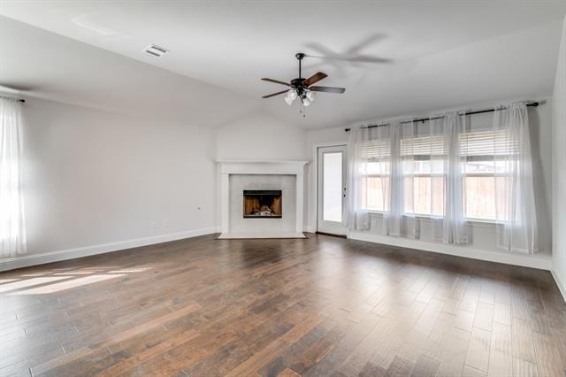 Foto del edificio - 7521 Rothbury Dr