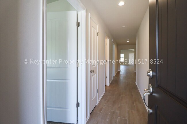 Foto del edificio - Stunning New Construction Home 4 Bed 2 Bath Broken Arrow