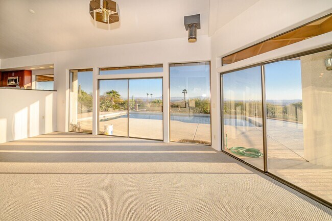 Building Photo - STUNNING HOME WITH BREATHTAKING VIEWS LOCATED AT THE TOP OF CAMPBELL!