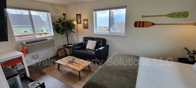 Building Photo - 923 E Central Entrance