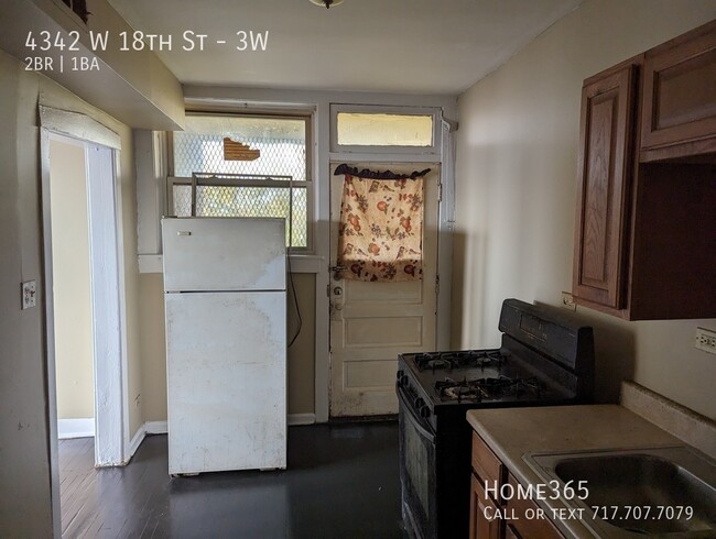 Building Photo - Amazing 2 Bedroom 1 Bathroom Unit - Lookin...