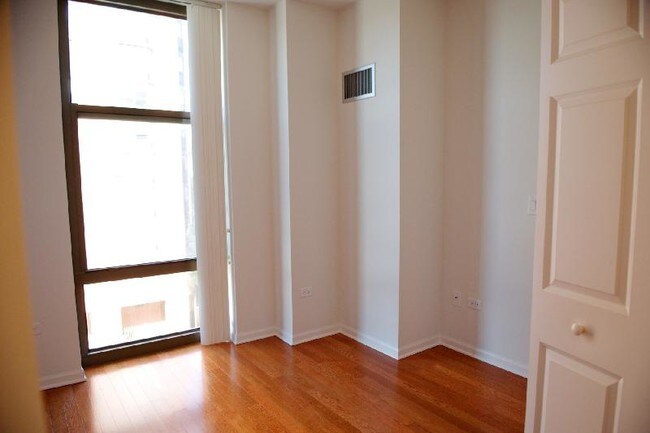 Foto del edificio - 6 E 9th St