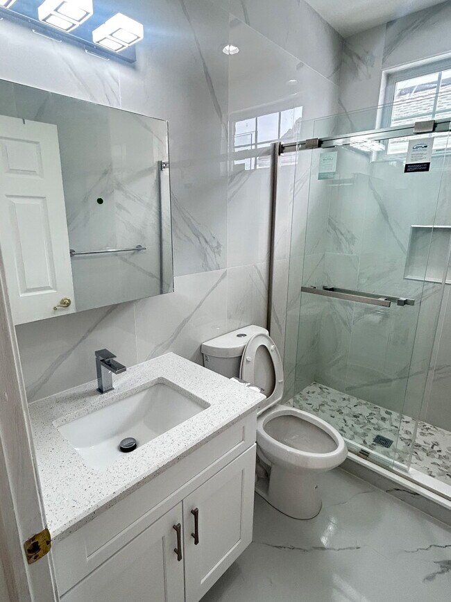 Foto del edificio - 14 Crystal Dr