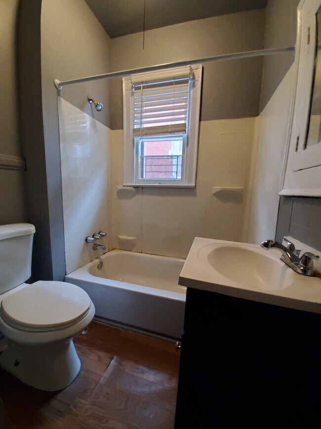 Foto del edificio - 1030 Dewey Avenue #3