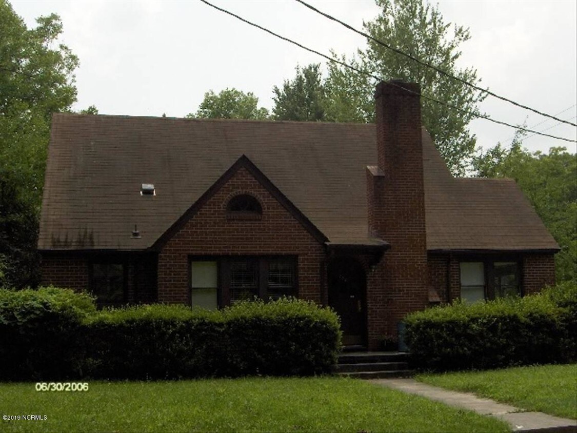 Primary Photo - 700 Willow St